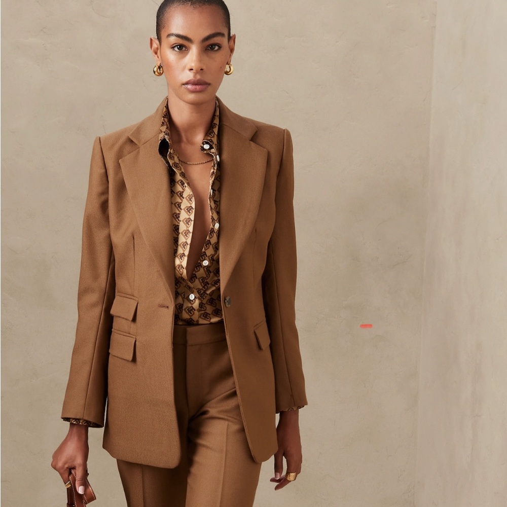 Banana Republic Blazer Lido Sculpted Wool NWT Sculpted Fit, fully lined.